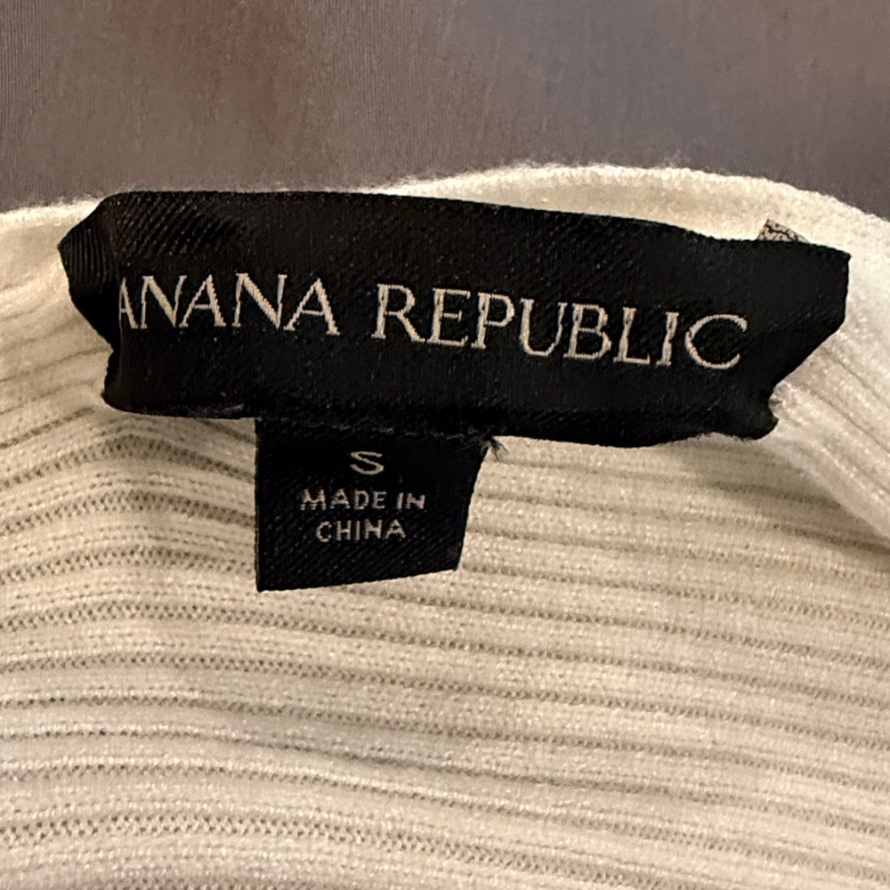 Banana Republic Ribbed White Sweater - Picture 5 of 5